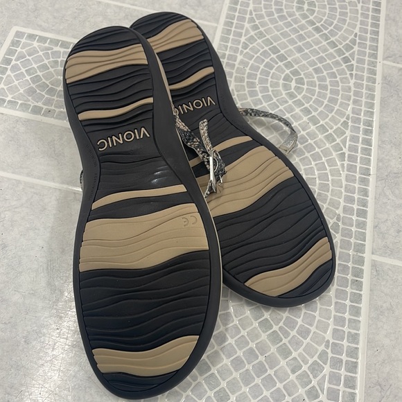 VIONIC - Picture 4 of 6